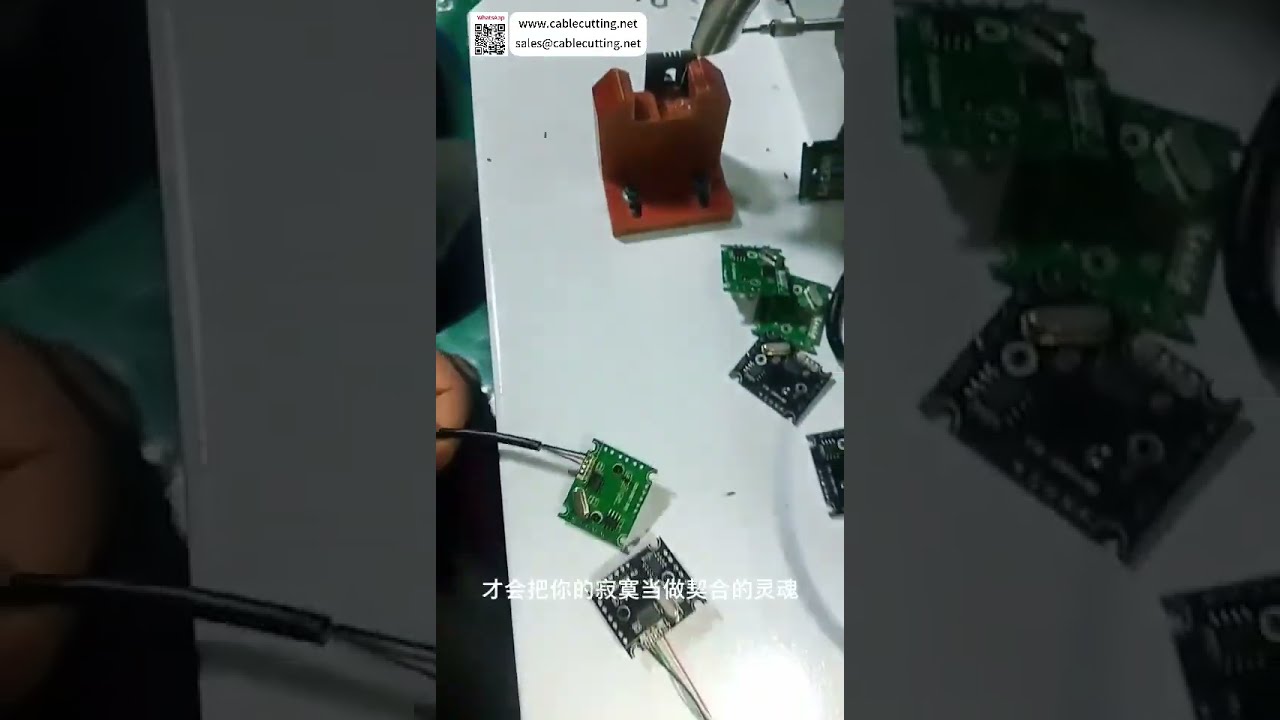 เครื่องจักรแปรรูปสายไฟอัตโนมัติพร้อมจัดส่ง – อุปกรณ์บัดกรี PCB สำหรับการผลิตที่มีประสิทธิภาพ